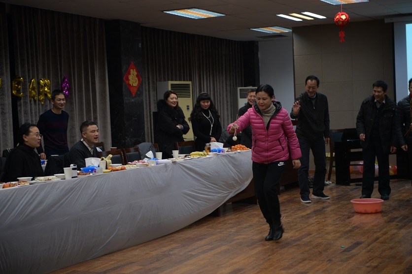 1548818372215029.jpg 7游戏乒乓球接力.JPG